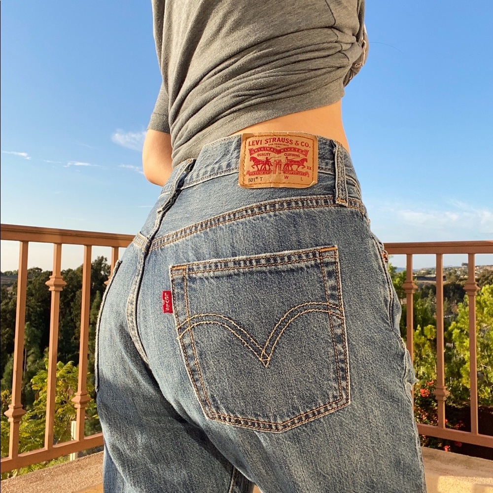 ❌ SOLD ❌ Levi’s distressed boyfriend jeans